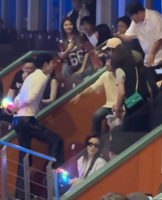 李洙赫李阵郁台北捧场GD 全智贤低调坐包厢角落	