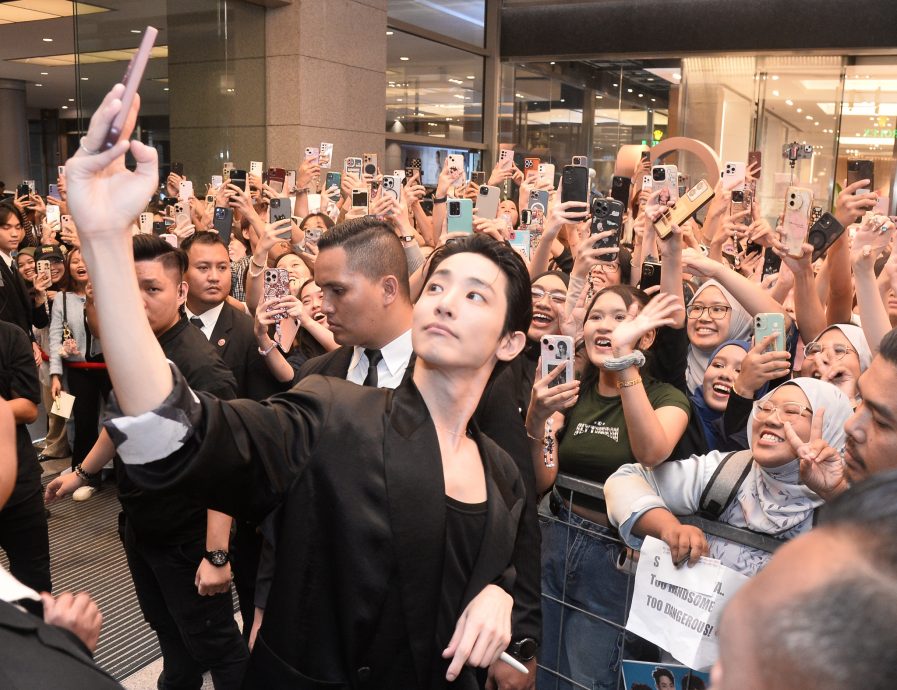 李洙赫见热情大马粉丝超紧张 预学国语全忘光