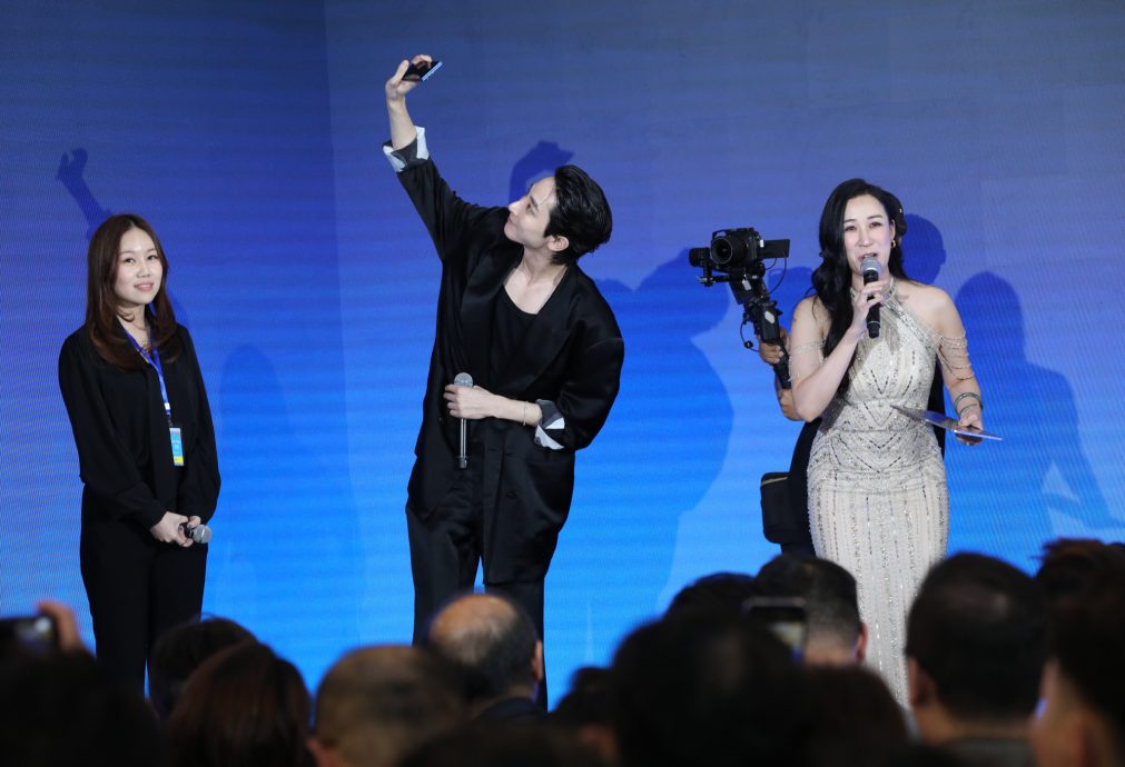 李洙赫见热情大马粉丝超紧张 预学国语全忘光