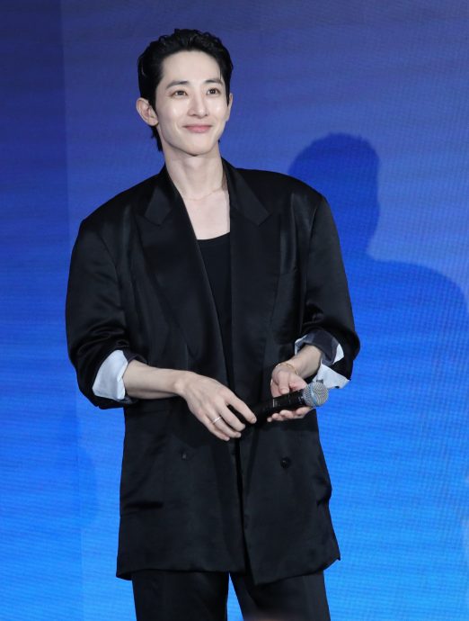 李洙赫见热情大马粉丝超紧张 预学国语全忘光