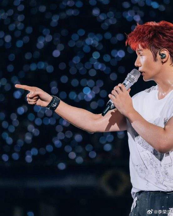 李荣浩武汉开唱　36度高温坚拒脱衣