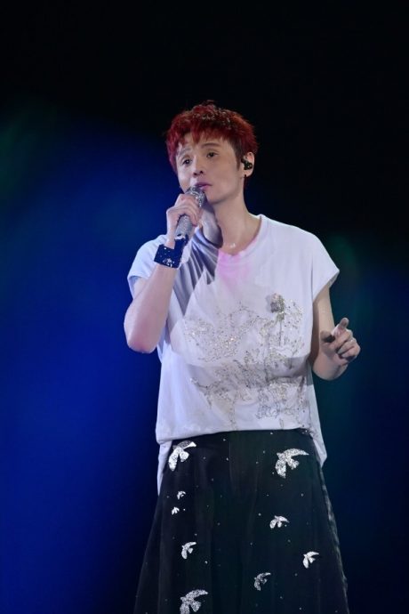 李荣浩武汉开唱　36度高温坚拒脱衣