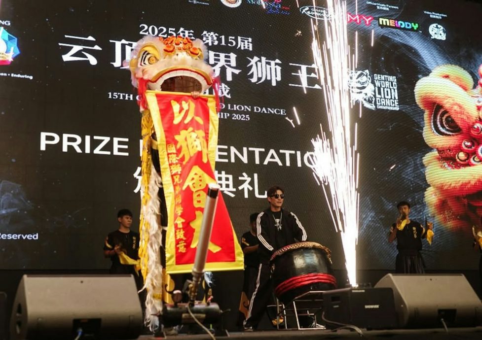 来马出席世界狮王争霸战 陈山聪获粉丝来回2小时送机