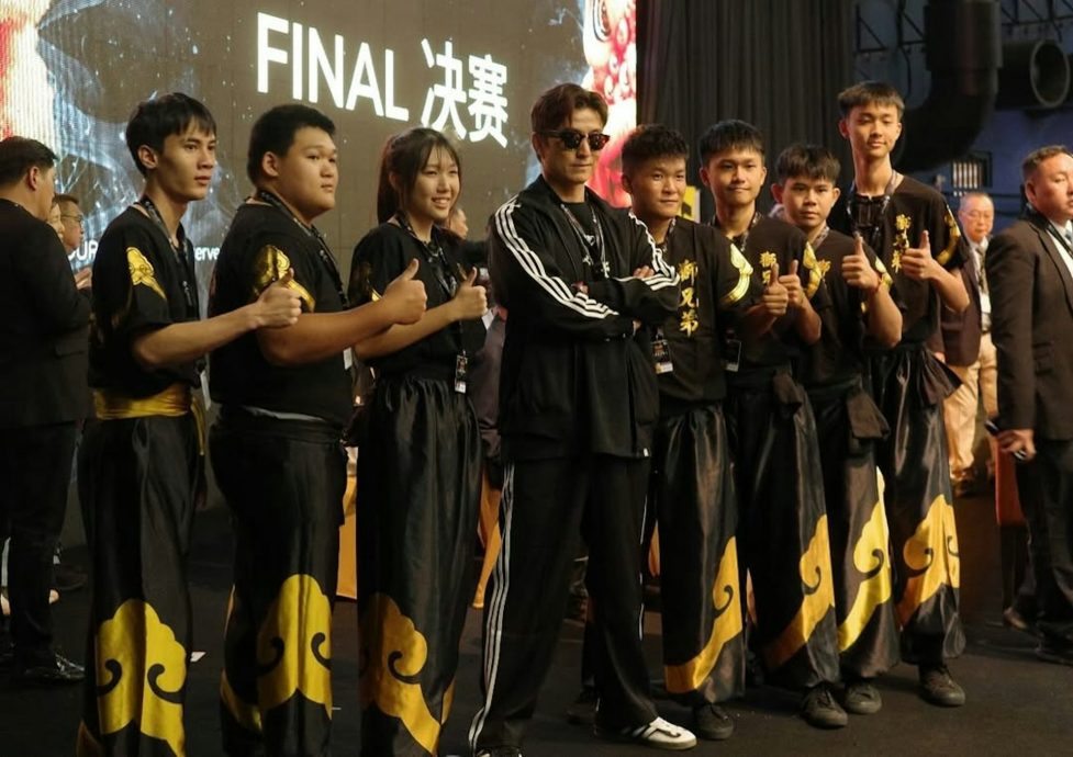 来马出席世界狮王争霸战 陈山聪获粉丝来回2小时送机