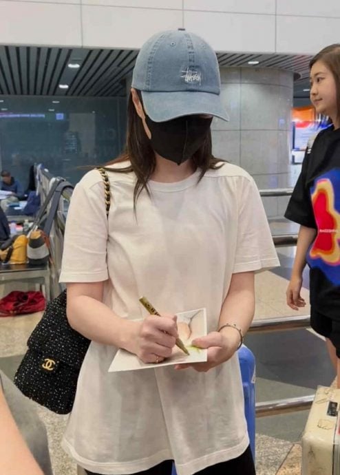 来马拍摄明星创业真人秀 阿娇低调现身机场显消瘦