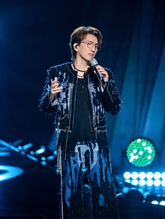 林志炫《歌手》被批没感情 怒“一句话否定努力”反击