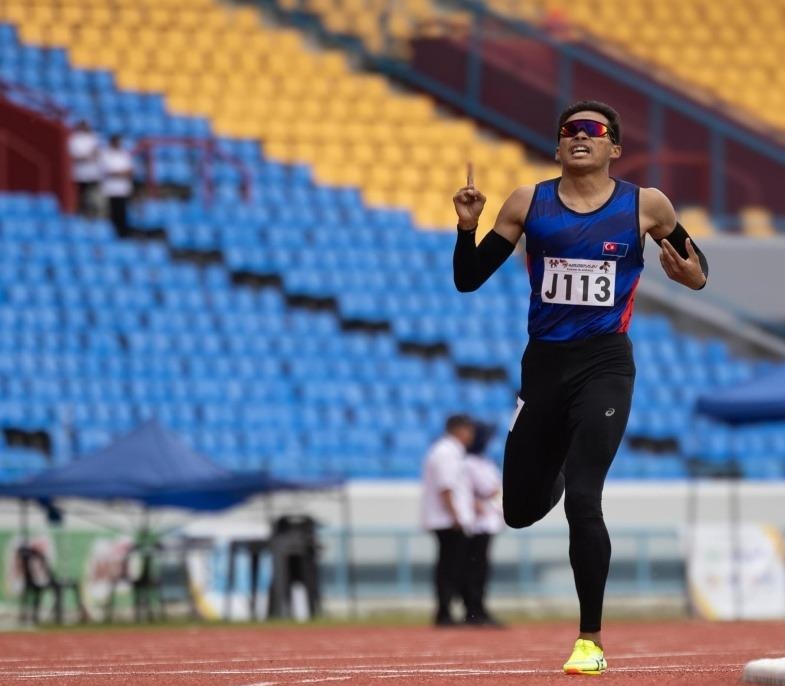 柏林世界大学生运动会| 在各自田径项目预赛突围  阿基姆 乌玛勇闯半决赛