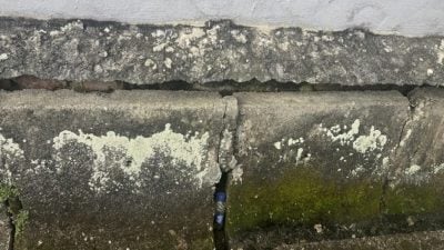 焦点地区：拉美士 | 沟塌泥流失 5年了  居民担心影响房子结构