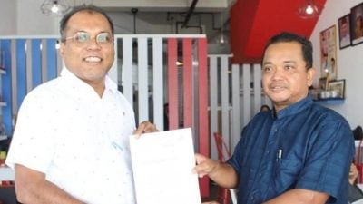 沈志强助理接收   查哈鲁丁再上门递律师信