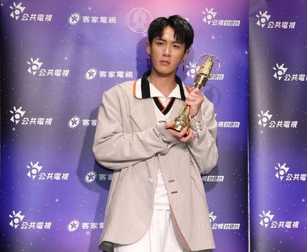 柯震东右腿严重烫伤 2巨大水泡怵目惊心！