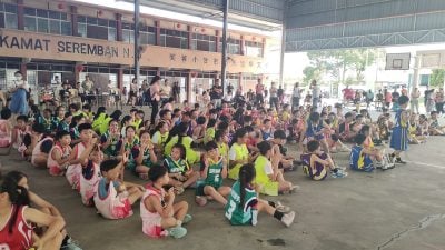 森希望福利协会办小学篮球赛 6校学生热血拼搏