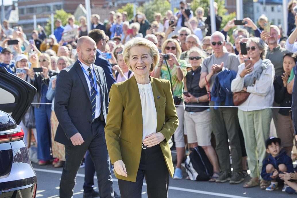 欧盟面临信任投票 留任无忧但领导力受疑