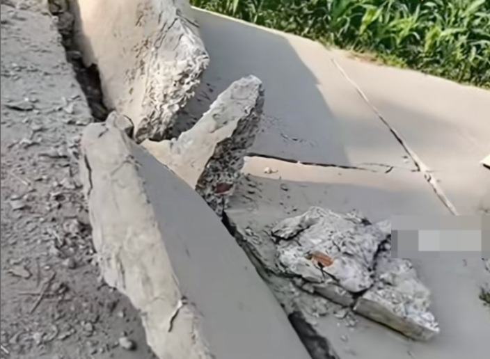 水泥路也受不了!河南高温曝晒致路面“热炸”