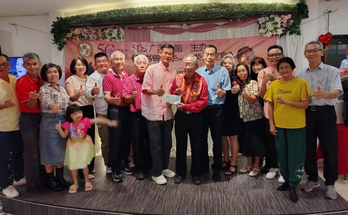 江沙广西会馆执行秘书曾炫华荣休 八任会长见证忠诚服务