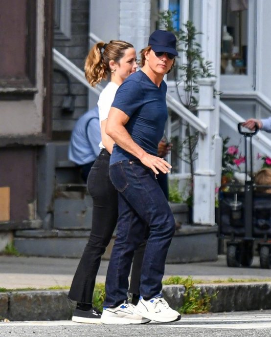 与安娜牵手外出被捕获 汤告鲁斯坐实恋情