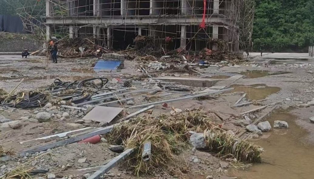 河南西峡极端强降雨致两死六失联