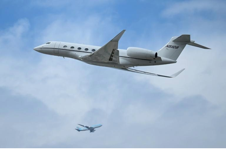 法西与多国携手 推动豪华飞航课税