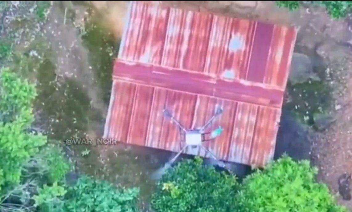 泰军无人机“炸烂柬弹药库”火光四窜 柬称毁泰坦克