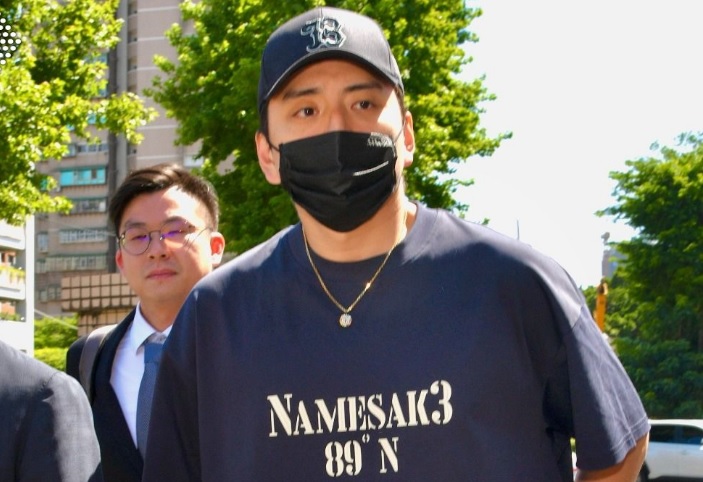 涉个人法|王大陆首度现身应讯 不认逃兵无主观犯意