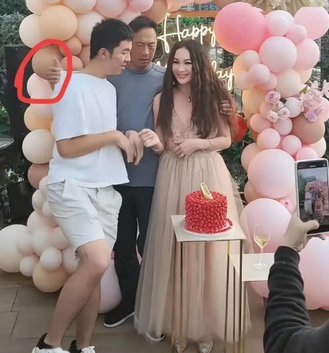 温碧霞生日派对惹议 丈夫脸黑揪衣领阻养子献吻