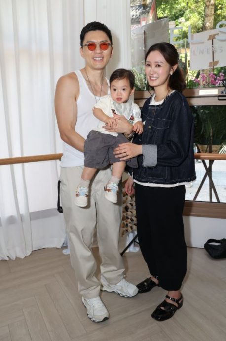 港姐2025|14佳丽来槟拍外景 袁伟豪刘佩玥同行