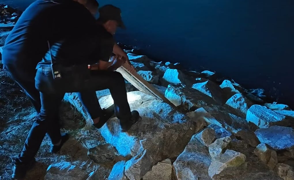 游客感动召来起重机帮忙寻手机 “大马人的善良比日落更美”