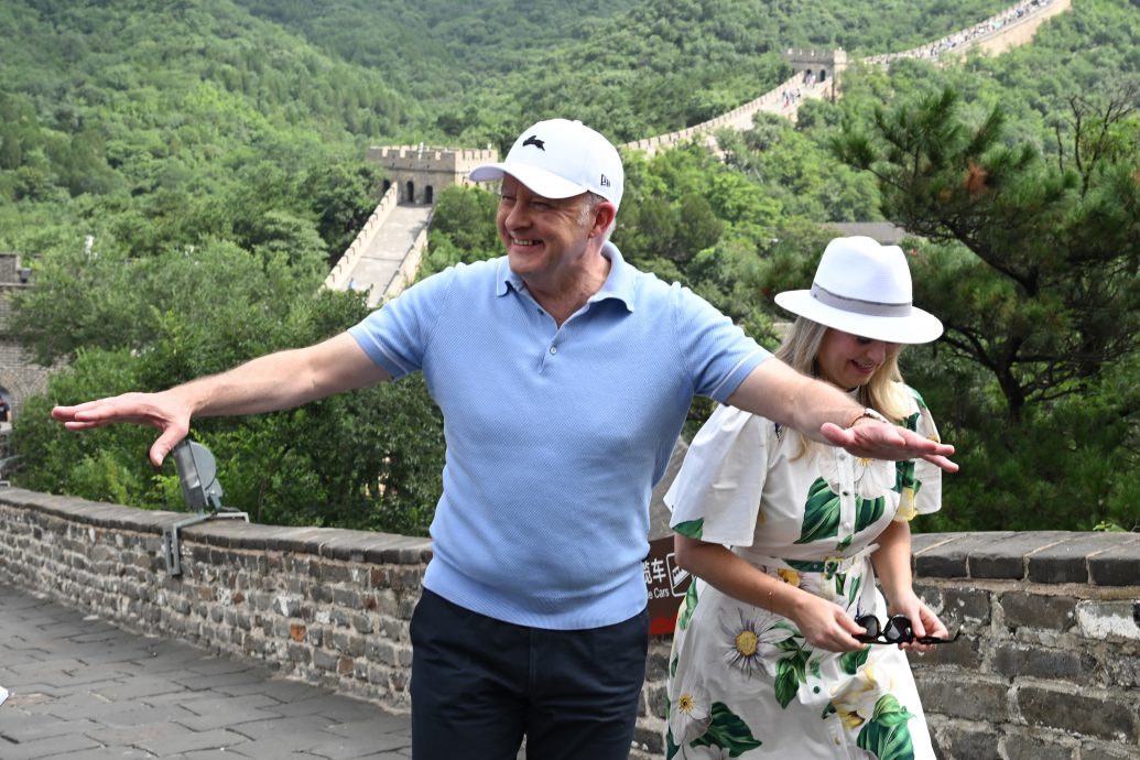 澳总理在长城上为外国投资审查辩护 否认对中国投资关上大门