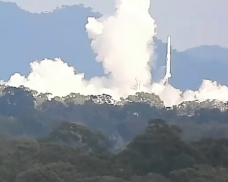 澳洲首枚自制火箭试飞 飞行14秒后坠毁
