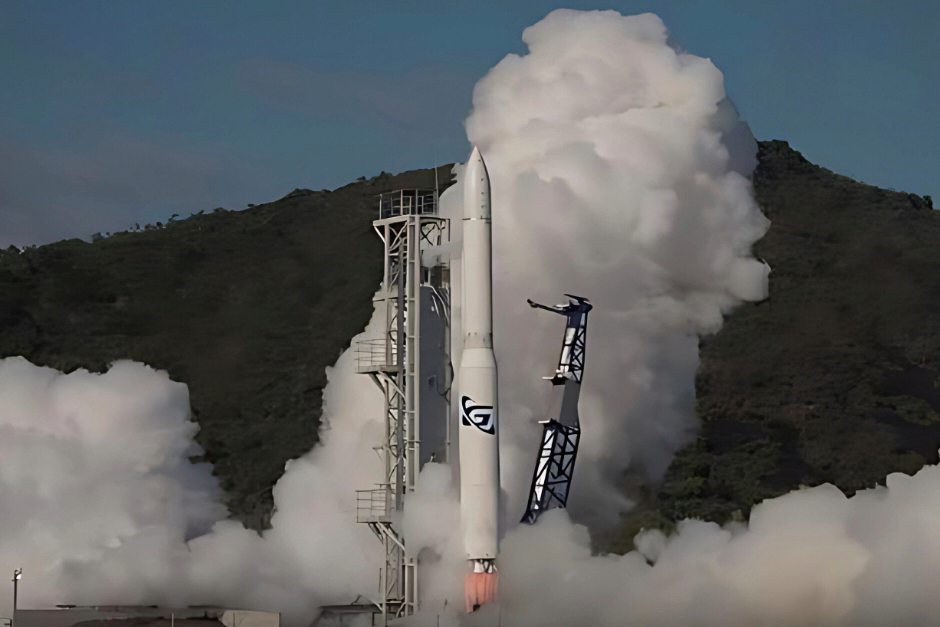 澳洲首枚自制火箭试飞 飞行14秒后坠毁