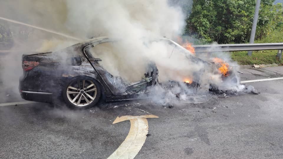 烧毁约80%无人伤亡 一车南北大道突起火