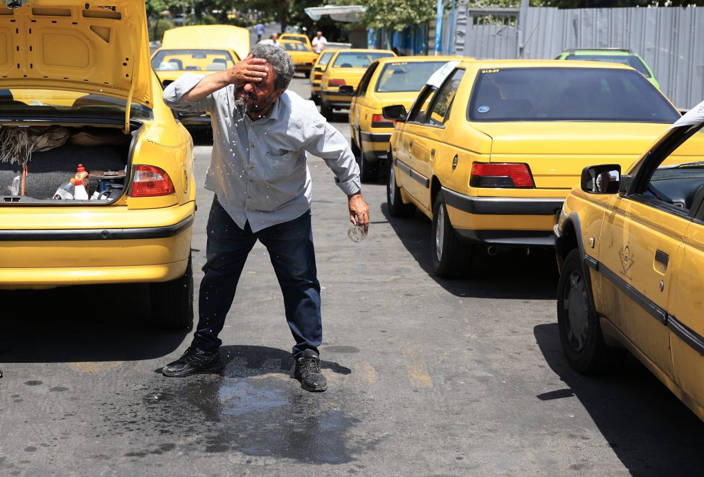 热浪加剧缺水 伊朗当局吁民众节约用水