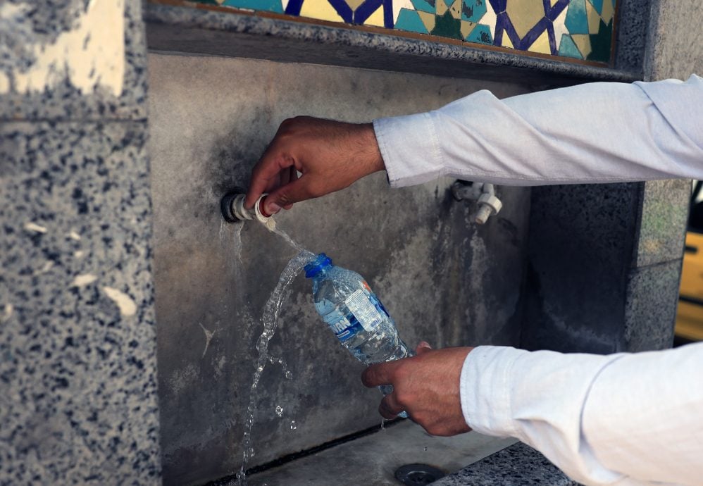 热浪加剧缺水 伊朗当局吁民众节约用水