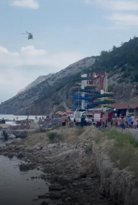 父女齐玩滑水道！女童从怀里喷飞3.5公尺后坠水泥地惨死