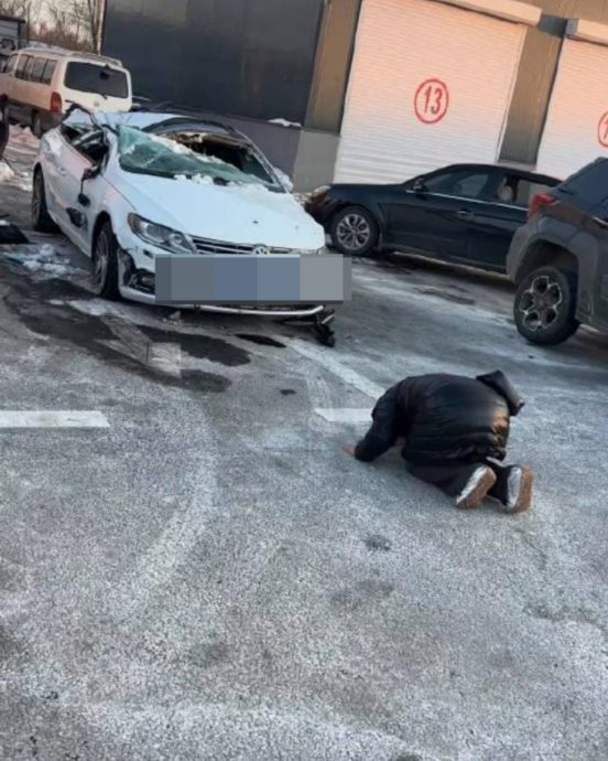 父母遇车祸无恙 女跪谢车子“舍己救人” 车商知道后竟这么做……