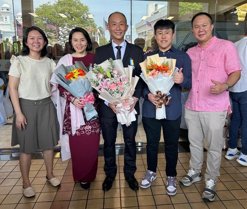 版八／大北马受封／图文：打一个四字题