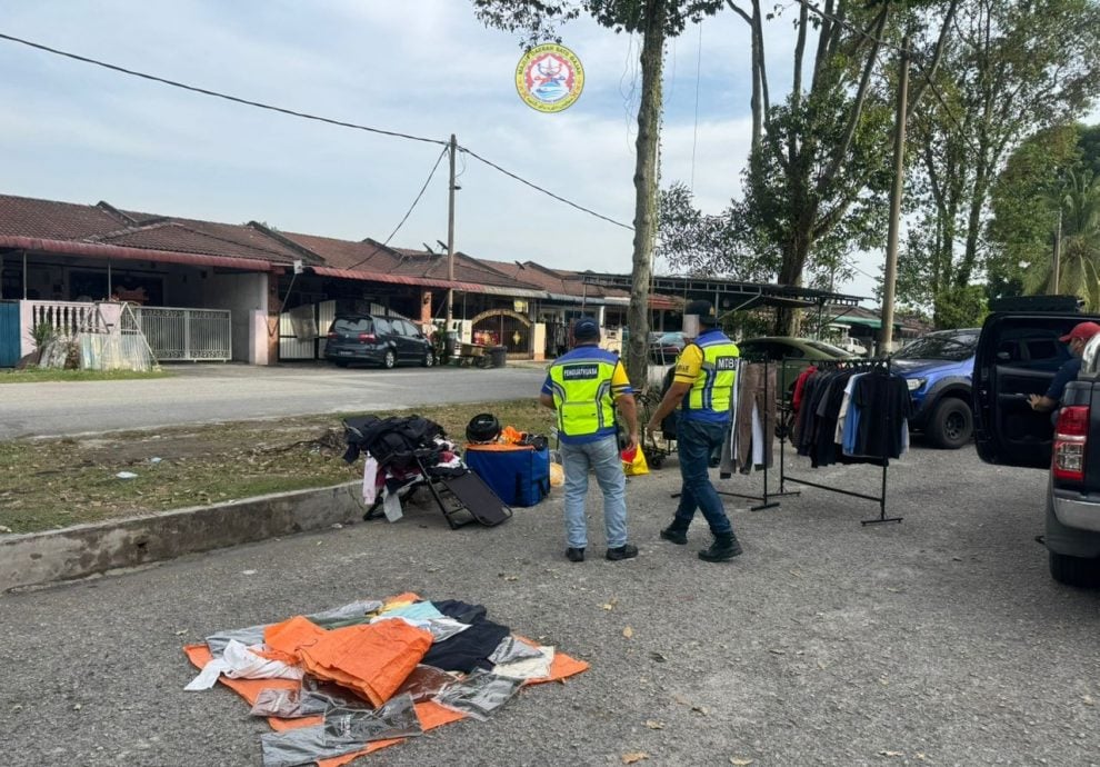 牙也县会展开执法 非法小贩物品充公