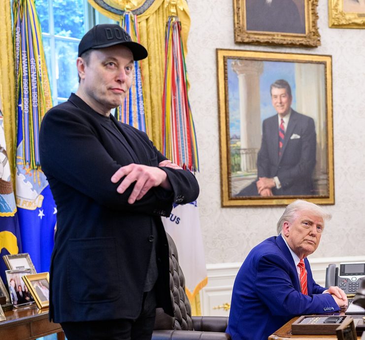 特朗普回应会否驱逐马斯克:再看一下