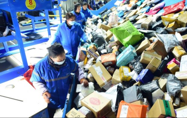 特朗普签行政令暂停“所有国家”小额包裹免税!8月29日生効