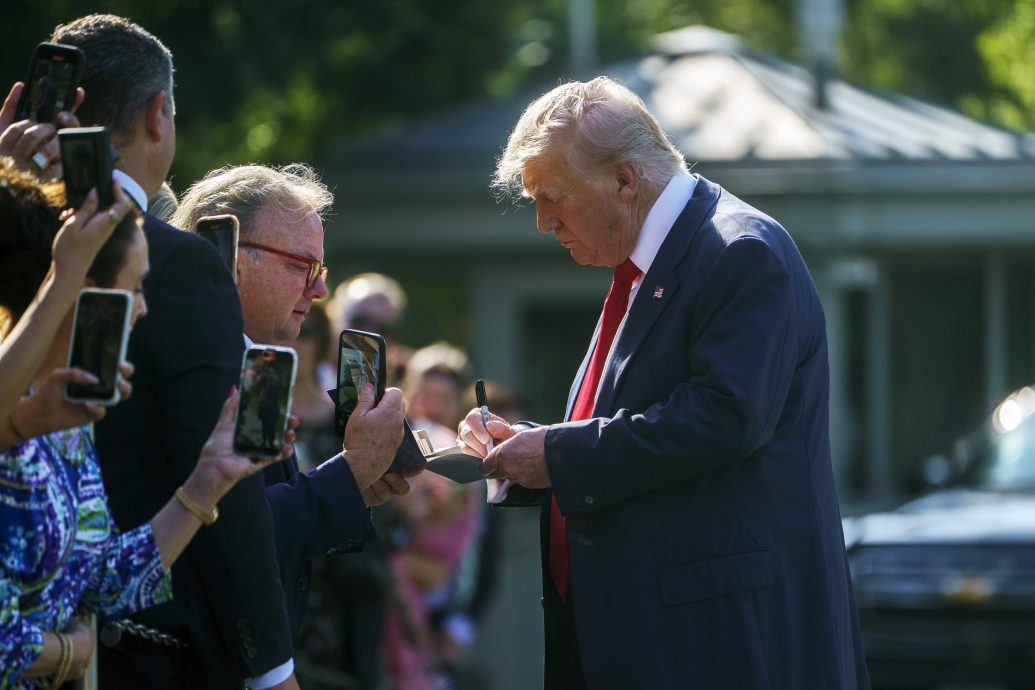 特朗普首表态 希望延长美俄核武条约