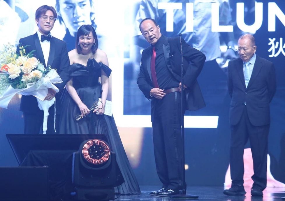 狄龙荣膺终身成就奖　谭俊彦惊喜献花 