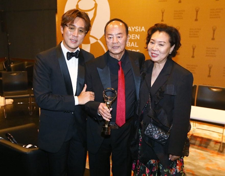 狄龙荣膺终身成就奖　谭俊彦惊喜献花 