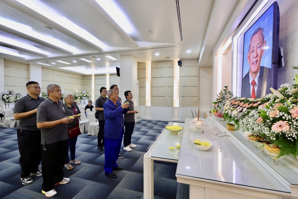 率大马篮总团队吊唁陈时和 李典和:巨大贡献让人佩服