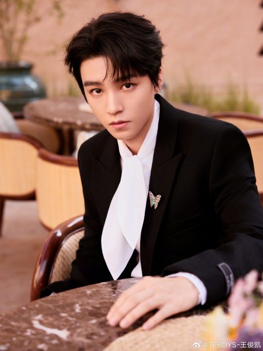 王俊凯演《解忧杂货店》8年后突遭暗酸 网轰:导演蹭热度!