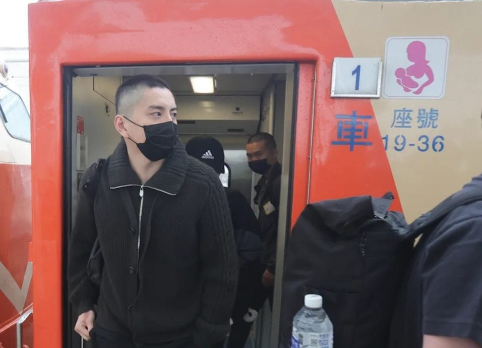 王大陆替代役期间罕露脸 亲姊庆生晒全家福