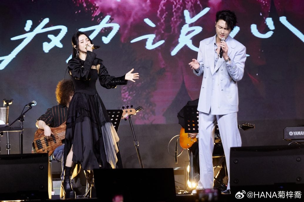 王浩信迎42岁大跳《大展鸿图》 网嘲：钱真难赚！