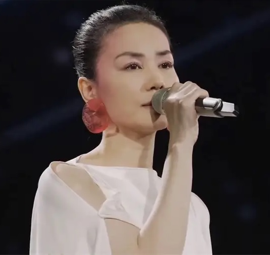 王菲为女儿破例！与窦靖童合唱电视剧主题曲