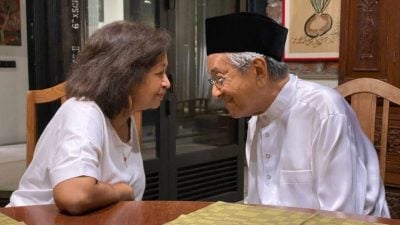 敦马百岁生日 感恩一家人仍能欢笑相伴  玛丽娜：“我们爱你”