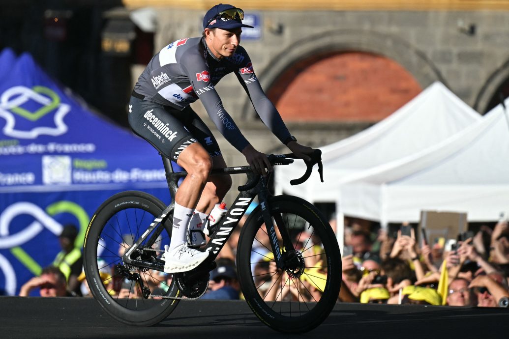 环法脚车第3赛段| 菲利普森摔车伤退 梅利尔首夺冠军