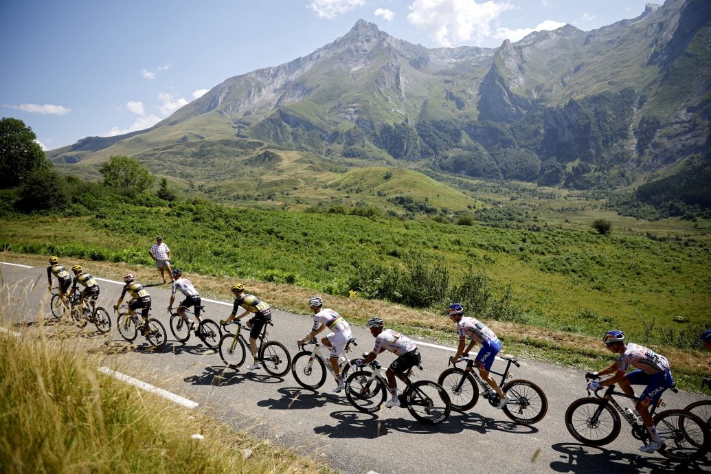 环法脚车赛第12赛段| 征服比利牛斯山脉  波加查夺回黄衫