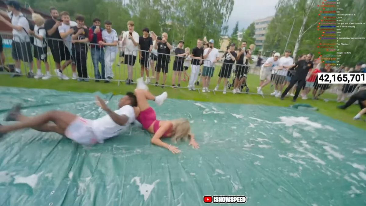 甲亢哥芬兰挑战“背老婆”比赛　背女伴跑屡跌倒：好重